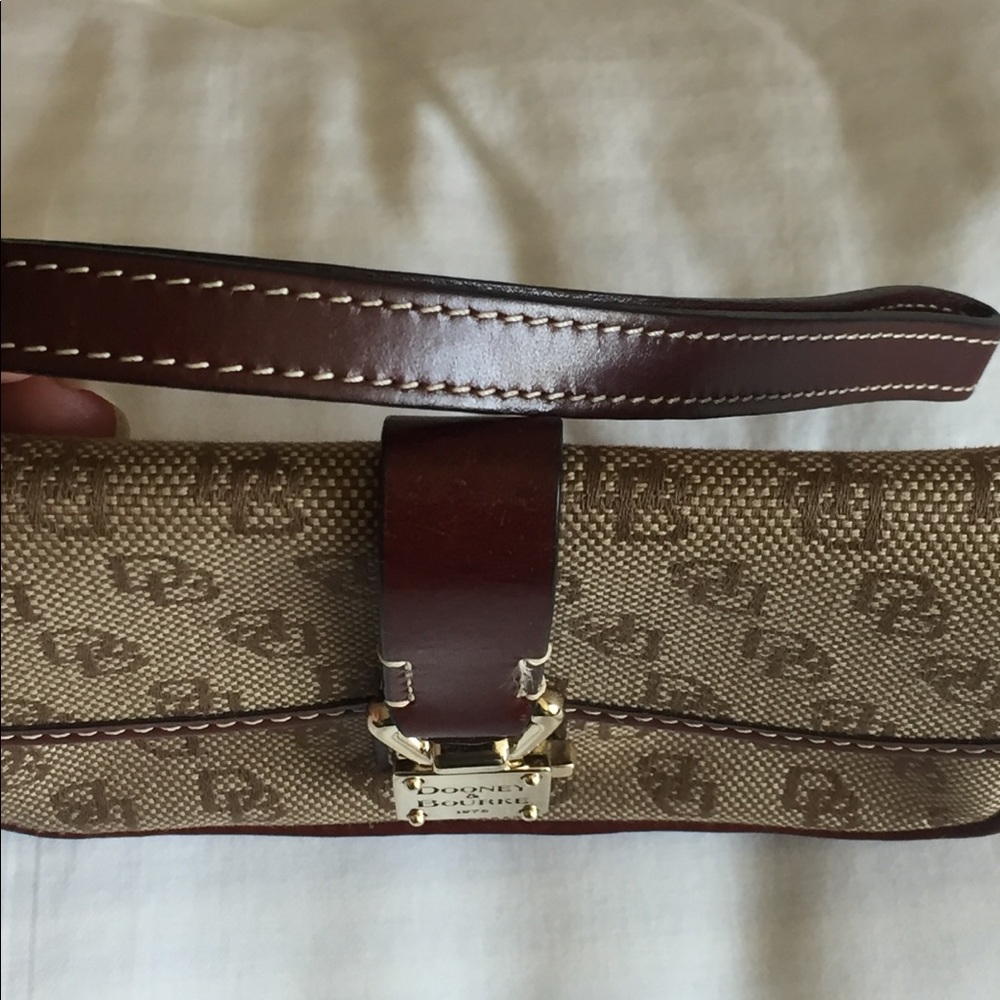 Dooney & Bourke small wristlet - Picture 3 of 8